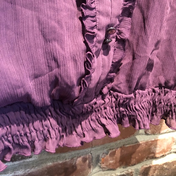 Cute Ruffled Top - Picture 6 of 6